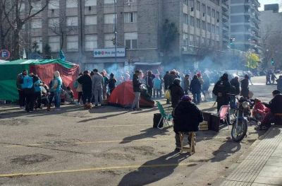 Fracas� la mediaci�n y contin�a el acampe