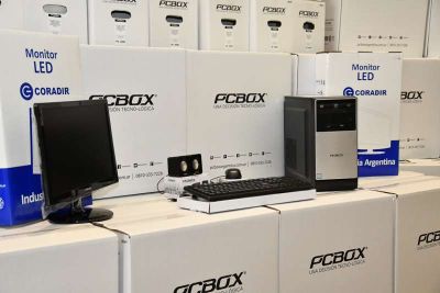 A trav�s de una licitaci�n p�blica, el municipio adquiri� otras 80 computadoras para seguir desarroll�ndose tecnol�gicamente 