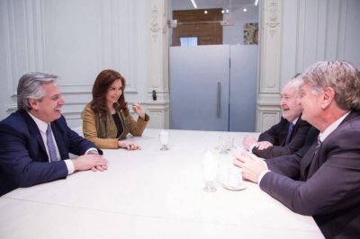 Polarizaci�n: seg�n encuesta, Fern�ndez-Fern�ndez se impone, pero no evita un balotaje ajustado
