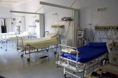 Alertan que las canillas de hospitales tienen miles de bacterias que pueden causar infecciones