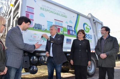 Basurales: El gobierno apura la entrega de equipamiento