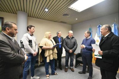 Fernando Gray entreg� ayuda econ�mica para nueva sede del Rotary Club