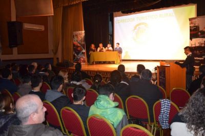 Estudiantes de Energ�a presentaron un proyecto para crear un Corredor Tur�stico Rural