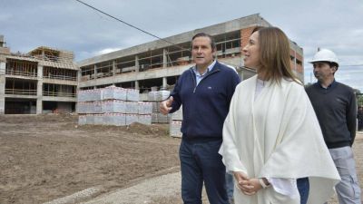 Dolores: denuncian que Vidal y el intendente Etchevarren paralizaron una obra y despidieron a 150 trabajadores
