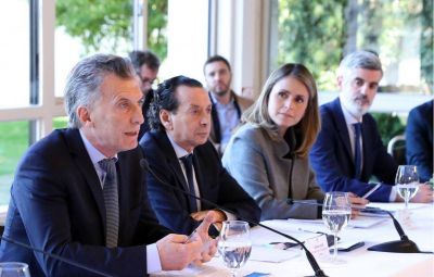 El Gobierno ya no esconde la reforma laboral y avis� que hay que 