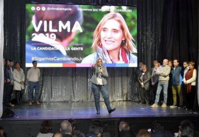Vilma,�La candidata de la gente�, present� a quienes la acompa�an en su lista de �Juntos para el Cambio�