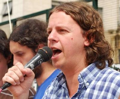Christian Castillo, candidato a gobernador por el Frente de Izquierda Unidad, visita Necochea 