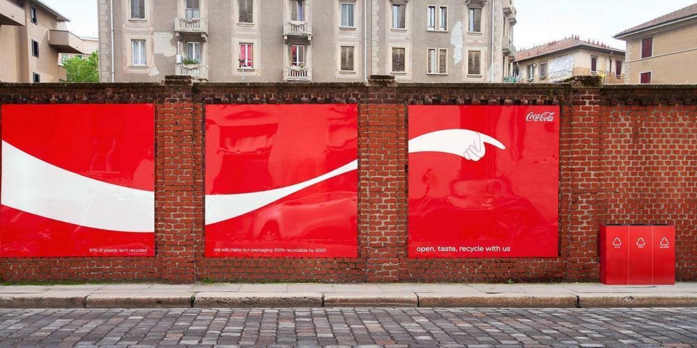 Coca-Cola usa su logo para fomentar el reciclaje en campaa outdoor