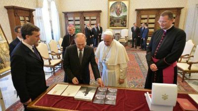 El Papa recibe al presidente ruso Vladimir Putin: una hora de charla