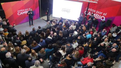 Garro inaugur� la sede central de �Juntos por el Cambio� para la campa�a