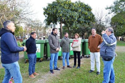 Capitanich entreg� contenedores y verific� obras de pavimento y alumbrado