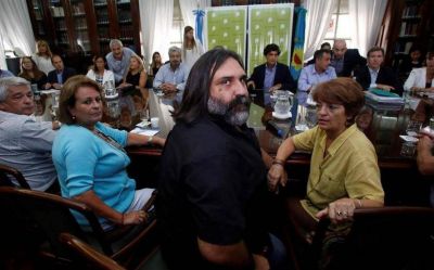 Gremios docentes cuestionan la autocr�tica de Vidal: 