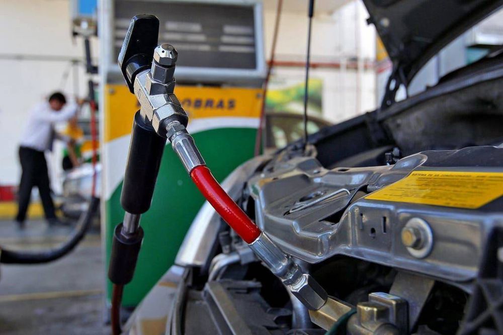 Restringen la venta de GNC en La Plata para garantizar el gas en los hogares