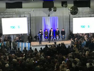 L�pez lanz� la campa�a: �Les quieren hacer creer a la gente que los negocios cierran porque s�
