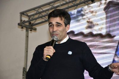 L�pez en el acto oficial por el 9 de Julio: �Cuando tiramos todos para el mismo lado es mucho m�s f�cil�