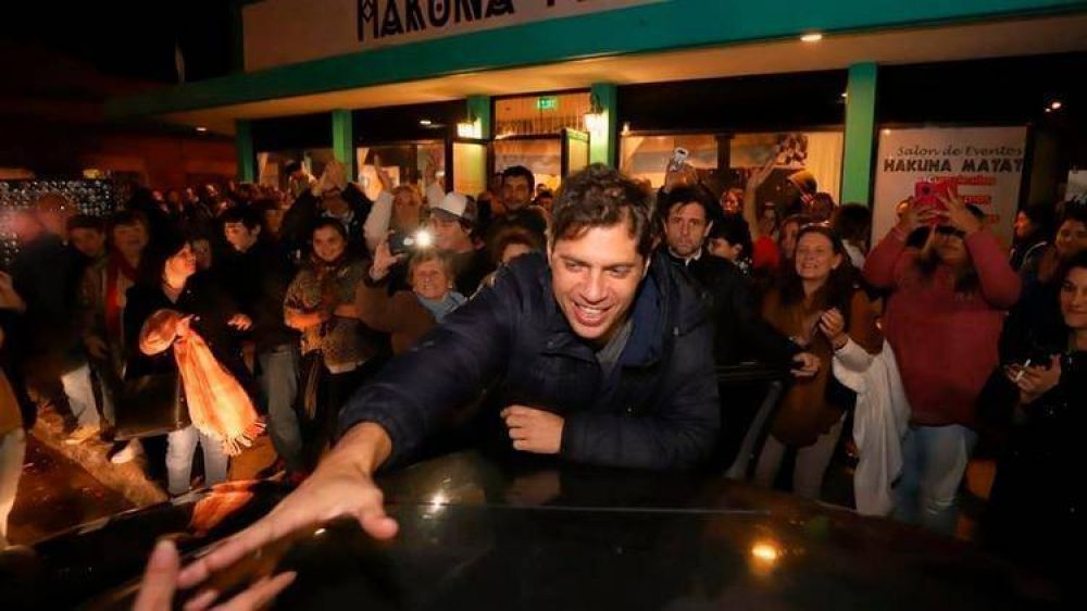 Axel Kicillof se concentra en el interior bonaerense, divide la campaa con Massa y apunta contra la gestin de Vidal