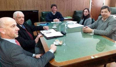 El Gobierno expres� su disconformidad con el cobro de tasas viales sobre los combustibles