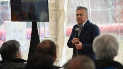 Cornejo en YPF: �Somos reconocidos por el vino, pero del petr�leo vive m�s gente�