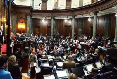 Debaten modificar el nombre de la estaci�n Congreso y quitar la tasa que pagan los restaurantes por poner mesas en la calle