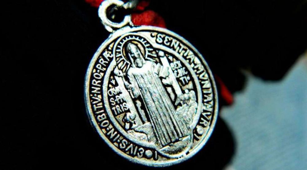 7 cosas que debes saber sobre la medalla y la cruz de San Benito
