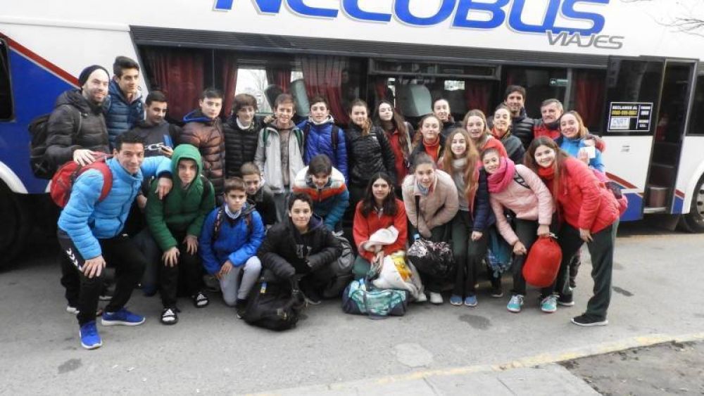 Con el apoyo municipal, planteles juveniles de hndbol viajaron a la Copa Buenos Aires 