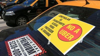 Tres cortes simult�neos de tacheros en esquinas porte�as en rechazo a Uber