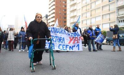 Una nueva protesta para exigir la reapertura de la Pileta Cubierta