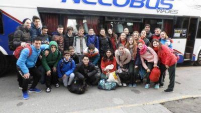 Con el apoyo municipal, planteles juveniles de hándbol viajaron a la Copa Buenos Aires