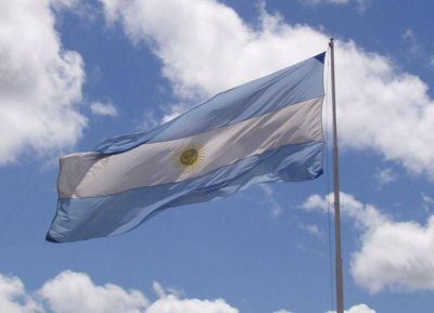 Tras 24 a�os izando la bandera en el parque, el municipio la relev� sin explicaciones