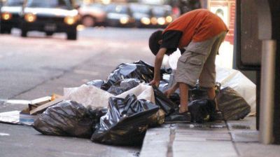 La UCA advirti� que aument� la pobreza y lleg� hasta el 35%