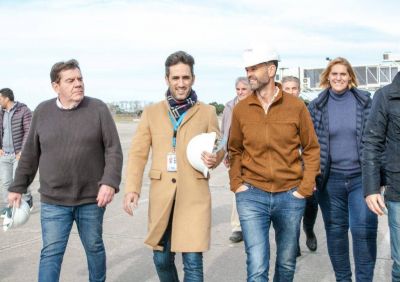 Dietrich recorri� las obras del aeropuerto y dijo que estar�n terminadas en agosto