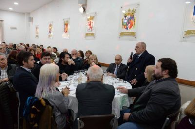Arroyo particip� del 69 aniversario del Centro de Castilla y Le�n