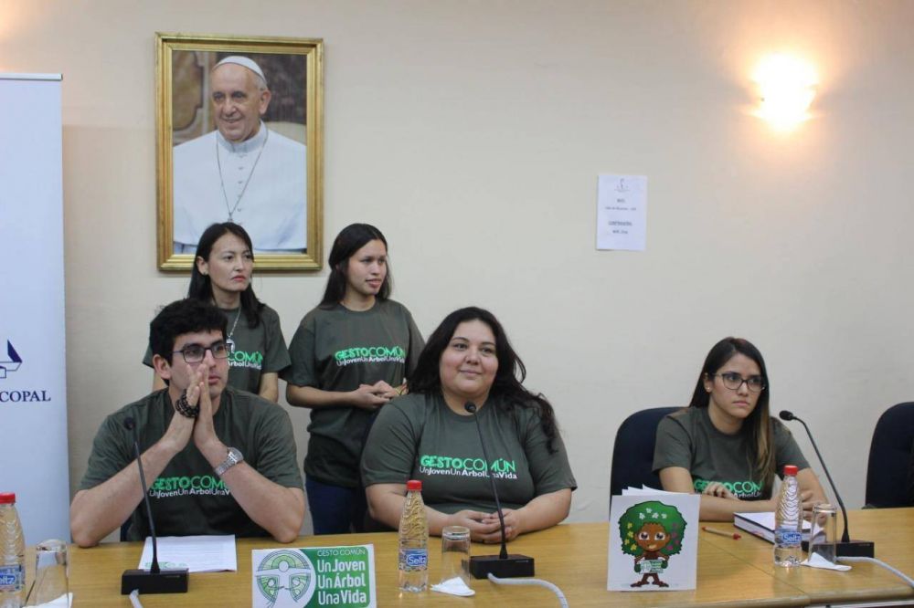 Jvenes promueven plantacin de 75.000 rboles en todo el territorio paraguayo