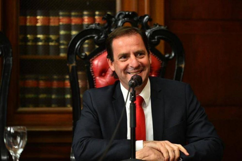 Sujarchuk, el primer intendente de Amrica Latina que incorpora la norma anti-soborno a su municipio
