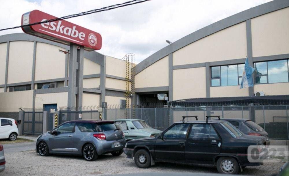 Sin aguinaldo y con temor a despidos: se agudiza el conflicto en la planta de Eskabe
