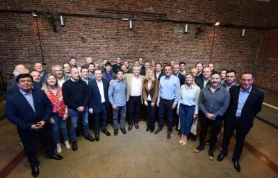 Con la campa�a como eje, Fern�ndez, Massa y Kicillof se reunieron con intendentes bonaerenses