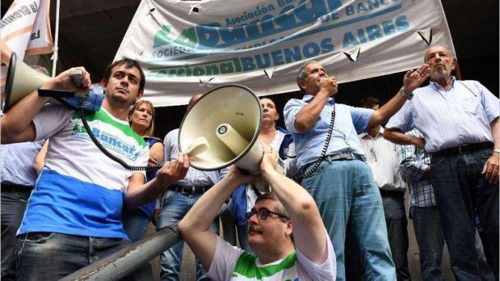 Por la inflacin acumulada, se disparan clusulas para ajustar los salarios en las provincias