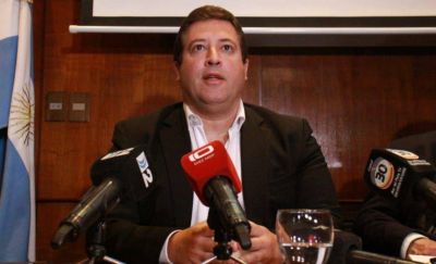 Mourelle dijo que el funcionario desplazado se iba antes y acus� al contador de ser �pultista�
