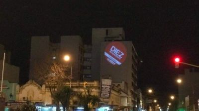 Diez contin�a con su campa�a libre de afiches instalando una zona de WiFi gratuito