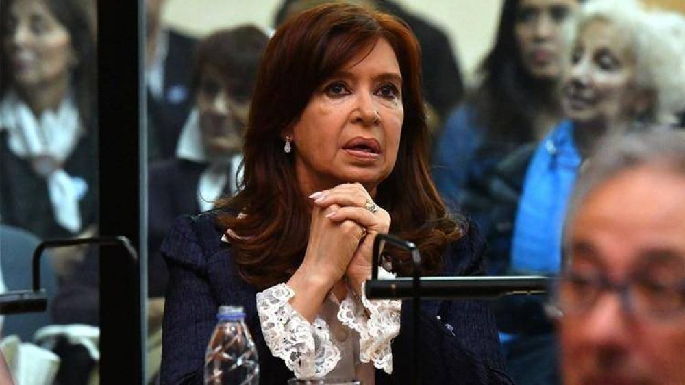 Cristina Kirchner le inform a Claudio Bonadio que quiere ir a juicio oral por la causa de los cuadernos