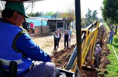 Ampliaci�n de la red de agua y cloacas beneficiar� a 250 familias