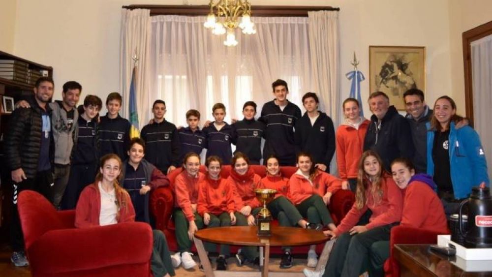 Lpez recibi a los juveniles de hndbol que participaron en la Copa Buenos Aires