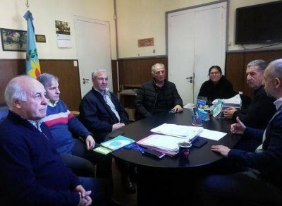 Mar Chiquita: El Intendente Ronda firmo acuerdo con autoridades de IOMA