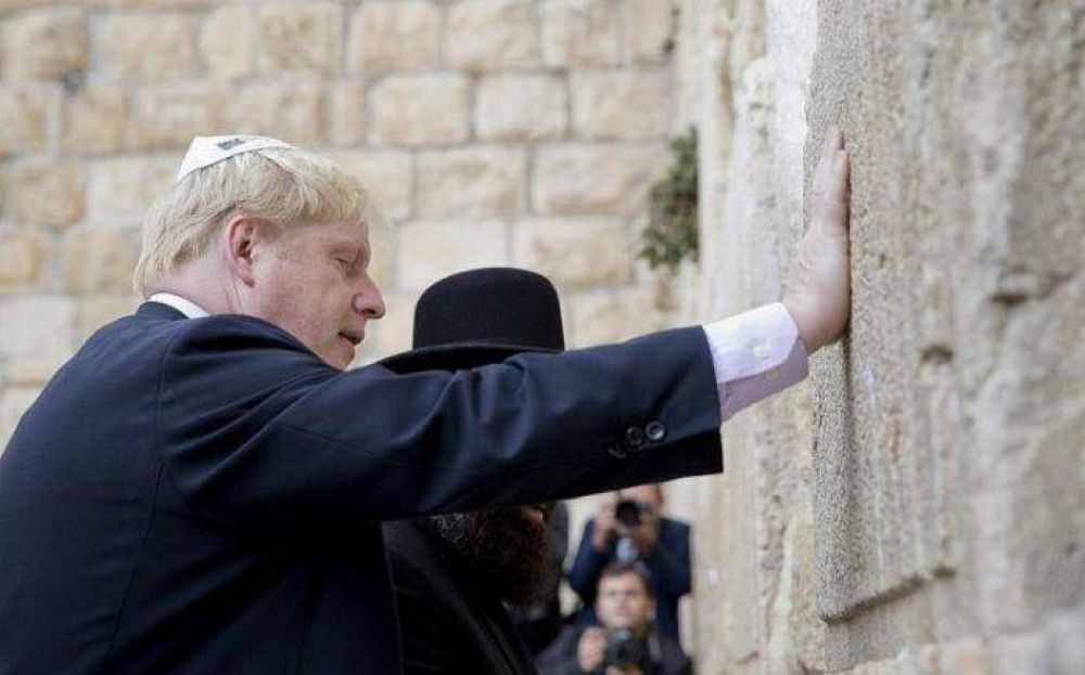 Boris Johnson, nuevo Primer Ministro de Reino Unido, un apasionado sionista y voluntario en un kibutz israel