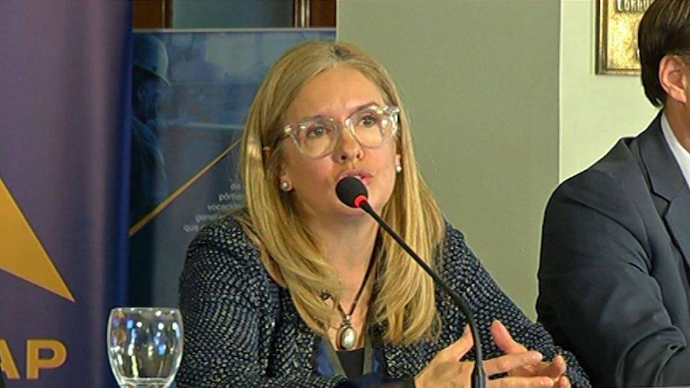 Congelan precios de combustibles hasta fin de a�o