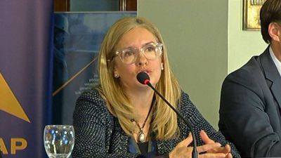 Congelan precios de combustibles hasta fin de a�o