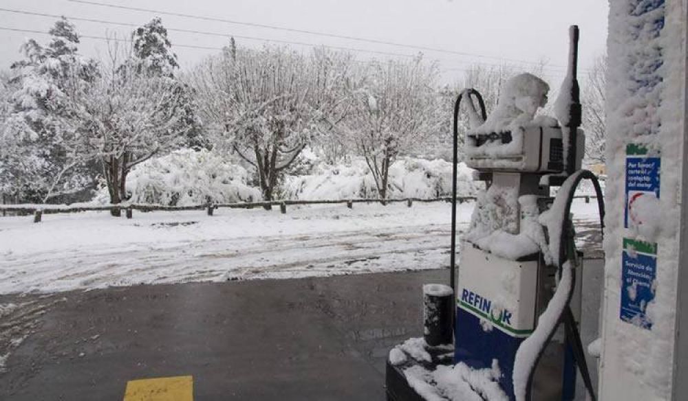El clima y los cortes de luz provocan inconvenientes en las Estaciones de Servicio patag�nicas