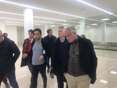 Macri recorri� el renovado aeropuerto y la obra del gasoducto