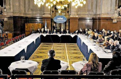 La firma del dictamen oficialista cerr� con disidencias inesperadas
