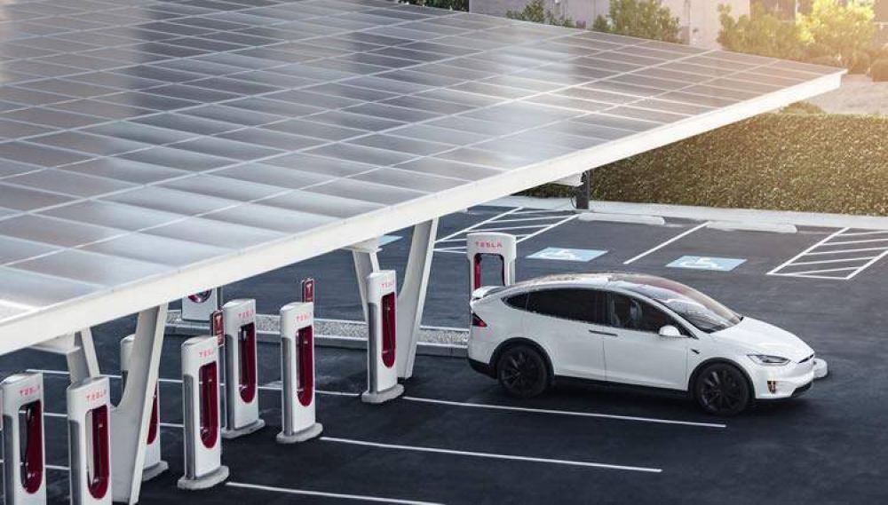 La Estaci�n de Servicio del futuro ya lleg�: energ�a solar y capaz de cargar 24 autos el�ctricos al mismo tiempo
